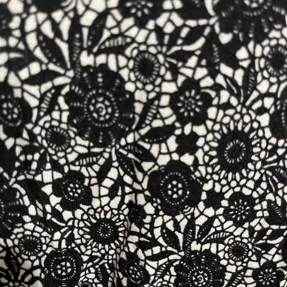 22/24 Lane Bryant black and white tank top - Picture 3 of 6